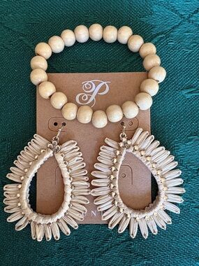 Plunder Cream Raffia Teardrop Earrings with Matching Bead Bracelet set $15